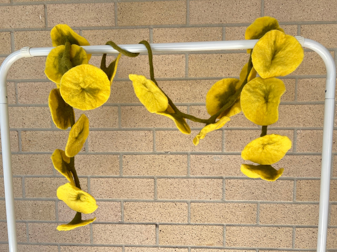 Blooming Felt Flower Garland