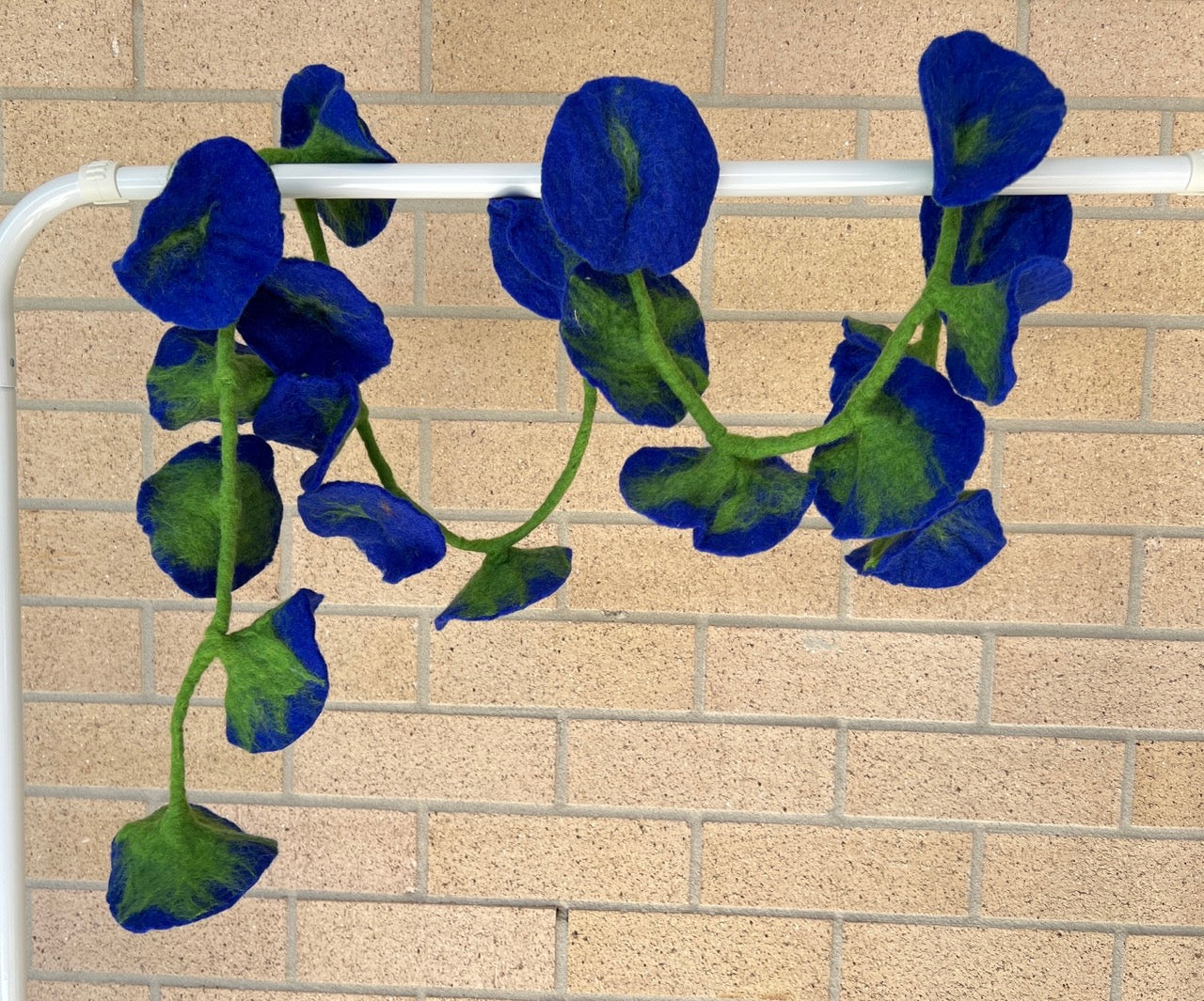 Blooming Felt Flower Garland